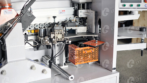 Кромкооблицовочный станок LTT803B